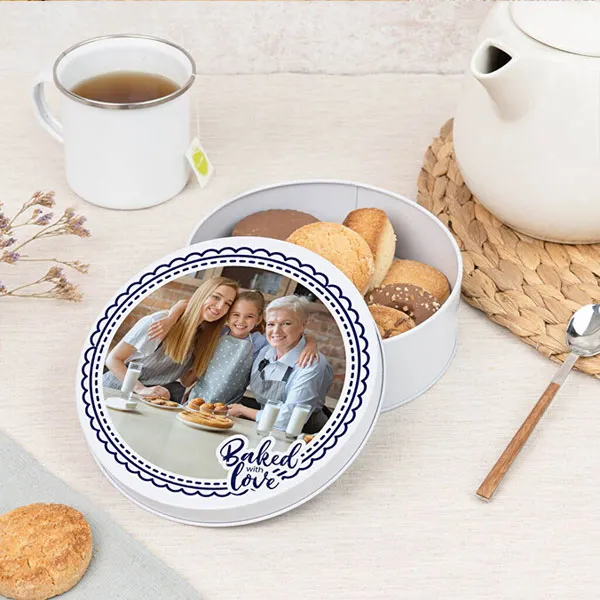 Cadeau pour Mamie : une boite à gâteau avec un design personnalisable 