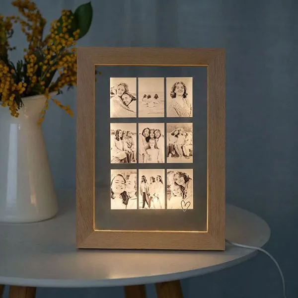 Cadeau pour Mamie : un cadre photo lumineux avec les photos de la famille