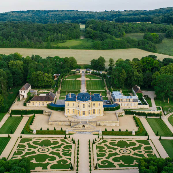 cadeau original Mamie : une nuit dans un lieu insolite, comme un chateau