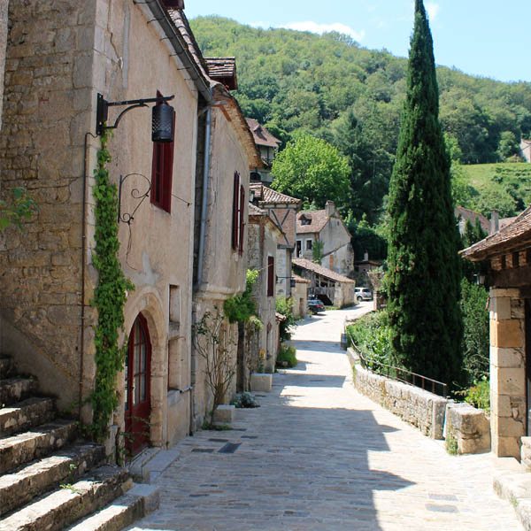 Pour ses 90 ans, retournez sur les traces de son enfance